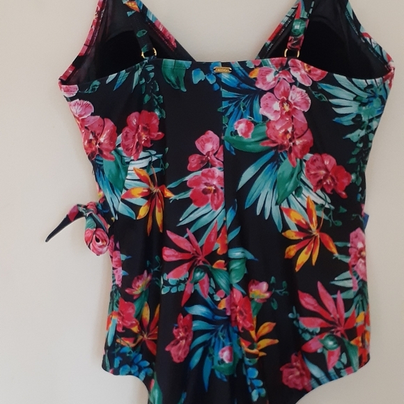 Krista One Peice Swimsuit 12 - Picture 4 of 9